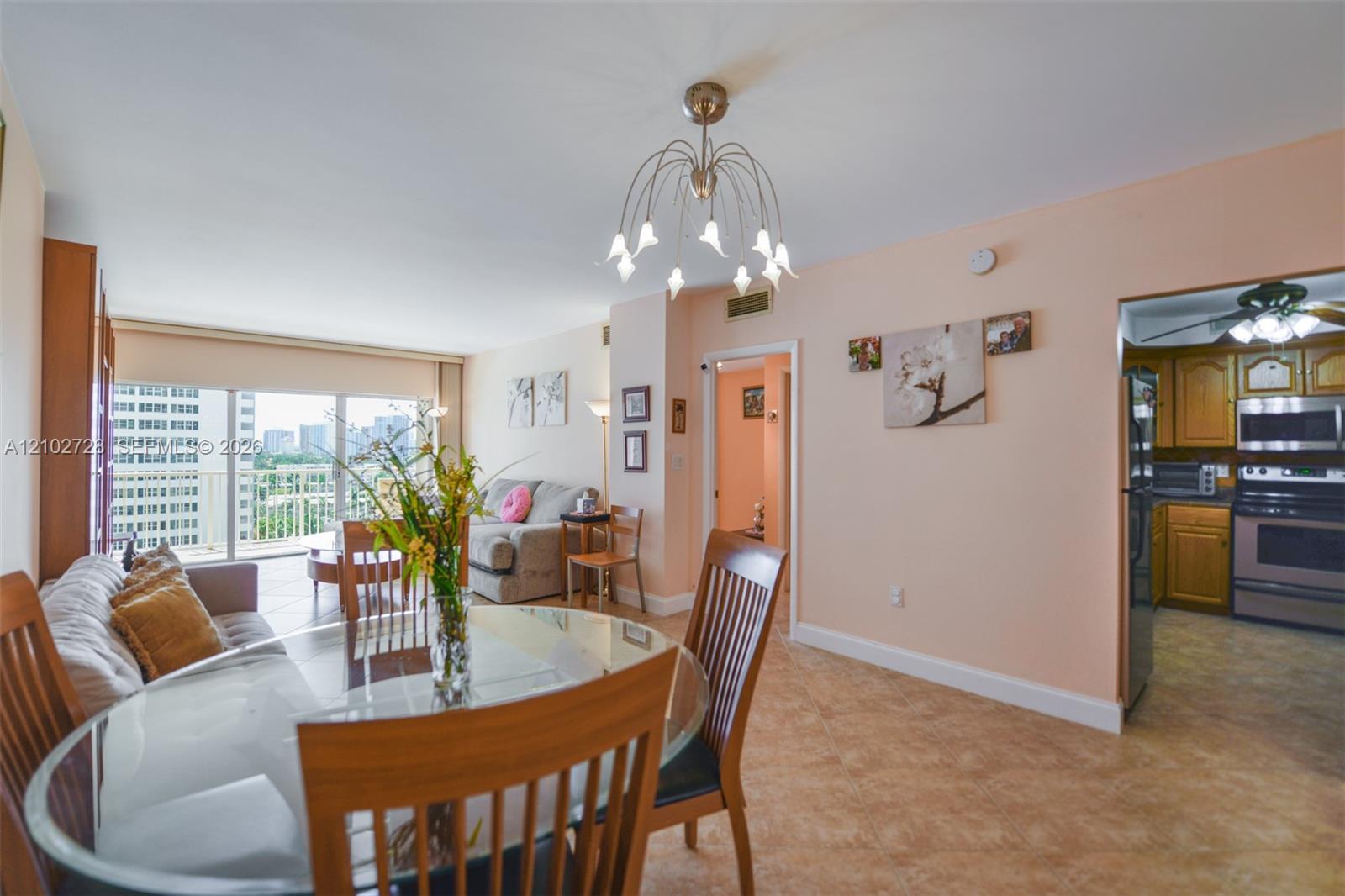 See details 10L 1 / 2 870 sq. ft. $ 2026-10-07 0 Photo