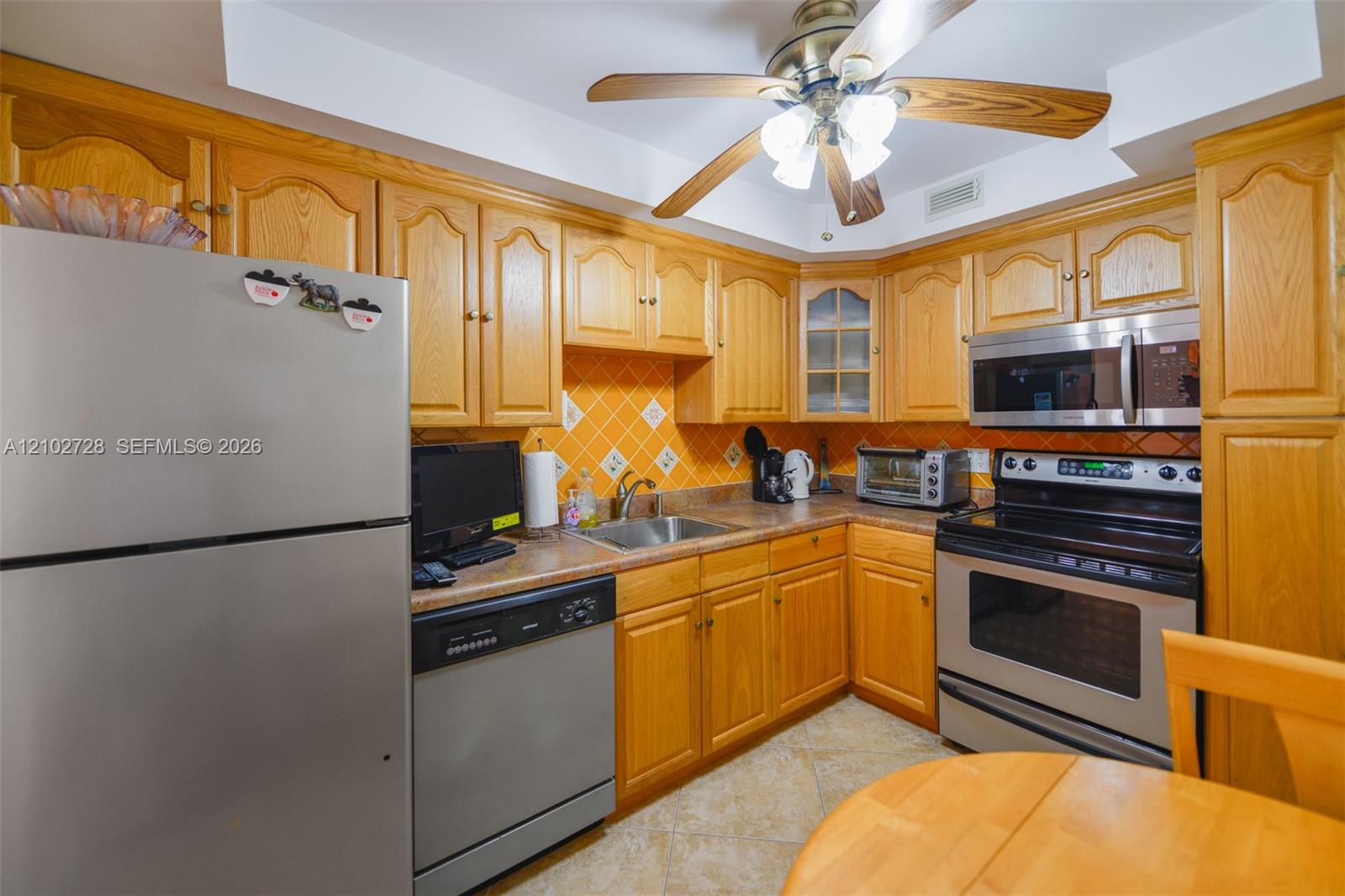 See details 10L 1 / 2 870 sq. ft. $ 2026-10-07 0 Photo