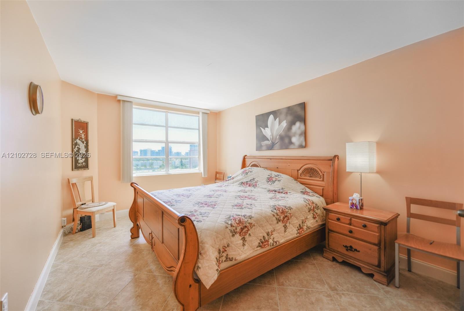 See details 10L 1 / 2 870 sq. ft. $ 2026-10-07 0 Photo