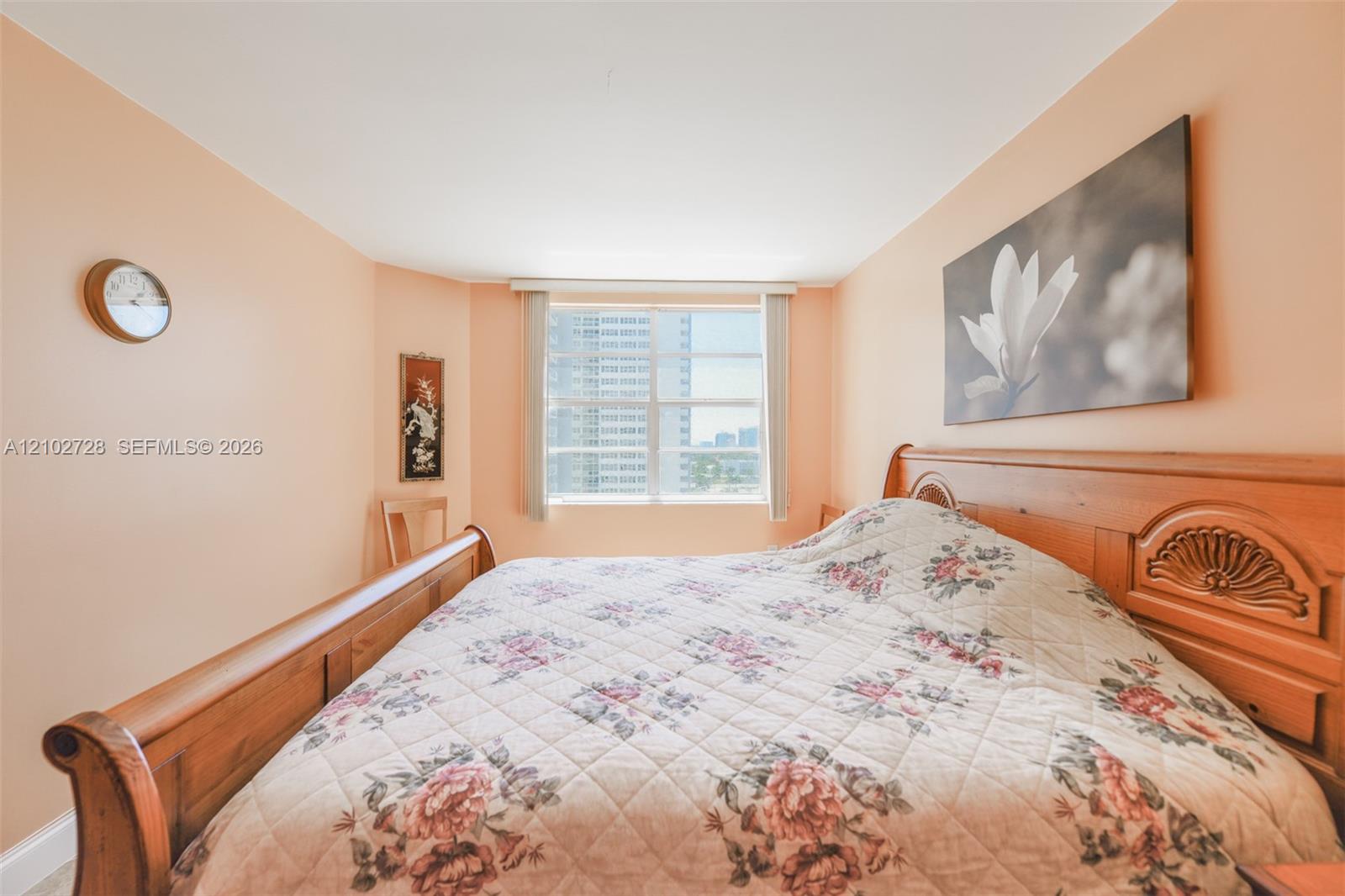 See details 10L 1 / 2 870 sq. ft. $ 2026-10-07 0 Photo