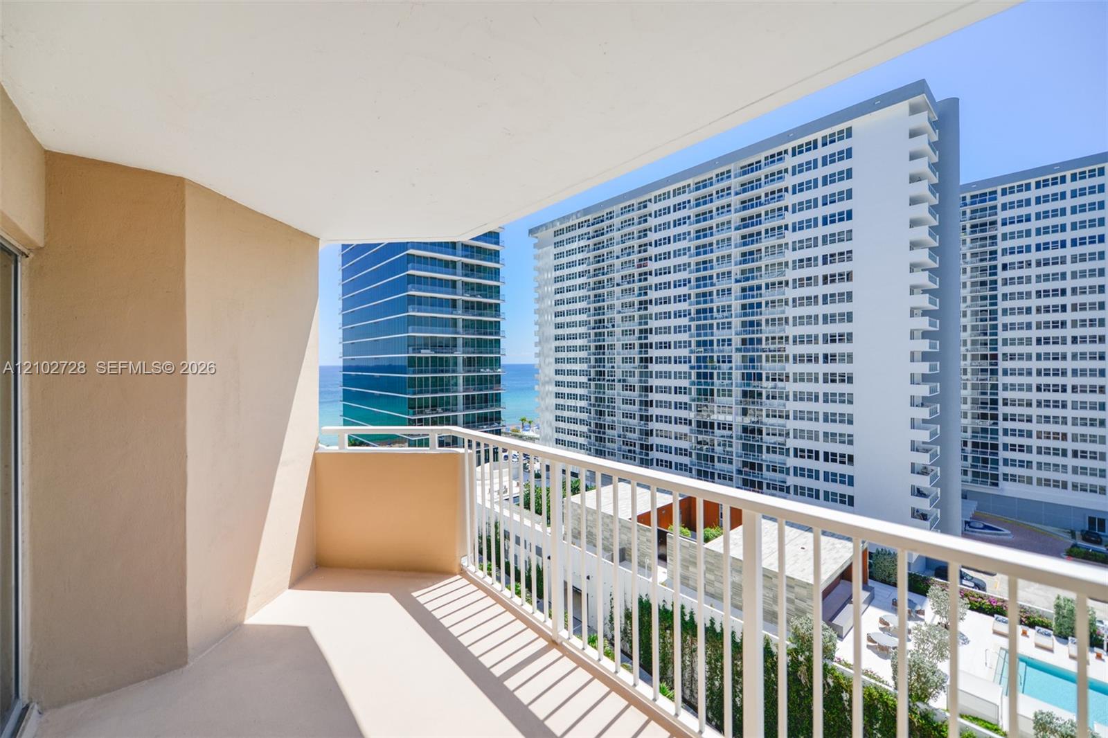 See details 10L 1 / 2 870 sq. ft. $ 2026-10-07 0 Photo