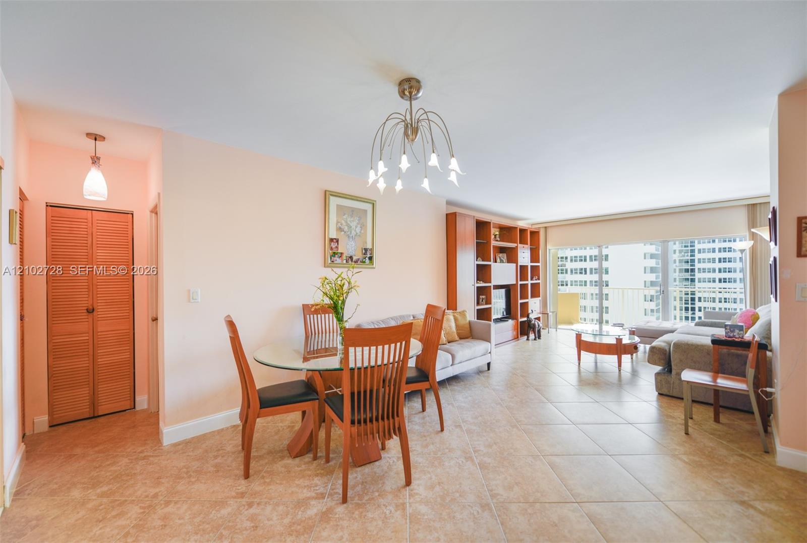 See details 10L 1 / 2 870 sq. ft. $ 2026-10-07 0 Photo
