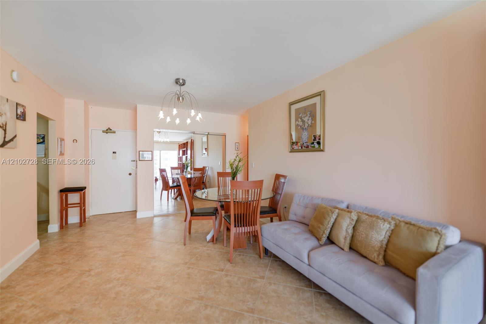 See details 10L 1 / 2 870 sq. ft. $ 2026-10-07 0 Photo