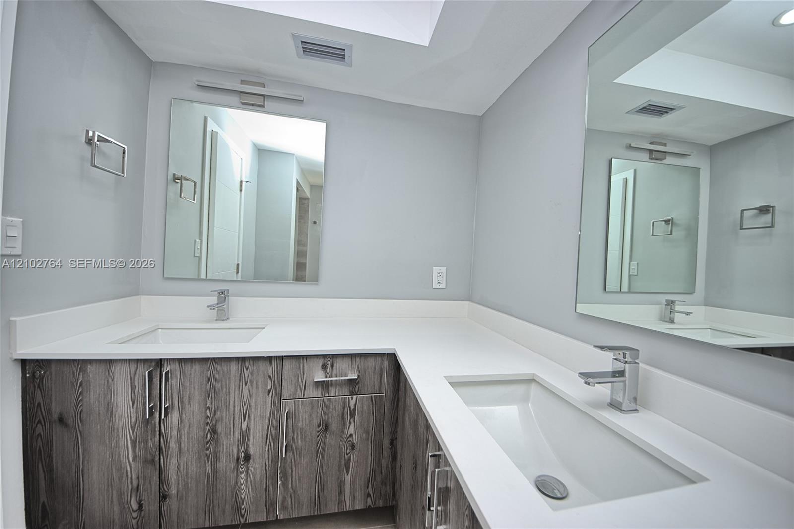 Ver detalles 309-1 2 / 2 1674 sq. ft. $ 2026-10-07 0 foto