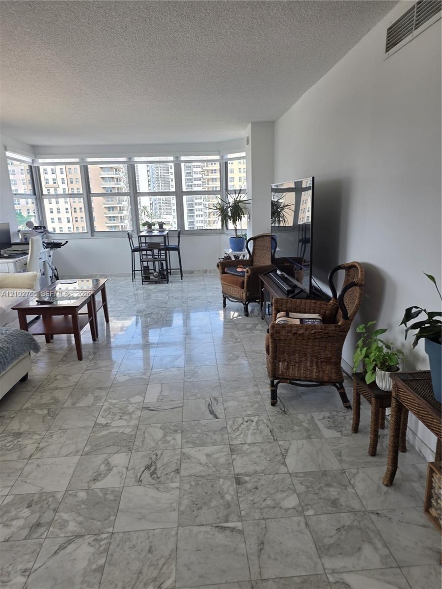 See details 5F 2 / 2 1340 sq. ft. $ 2026-10-07 0 Photo