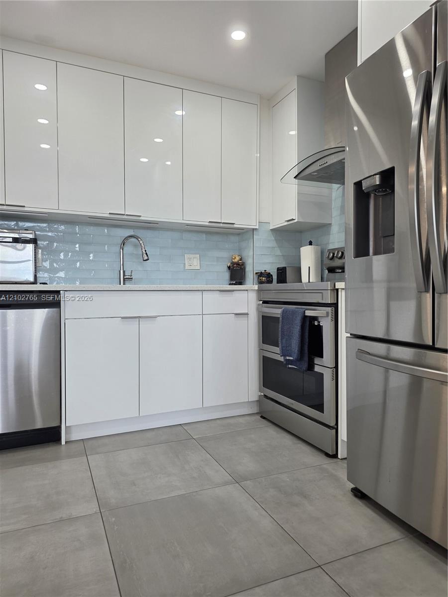 See details 5F 2 / 2 1340 sq. ft. $ 2026-10-07 0 Photo