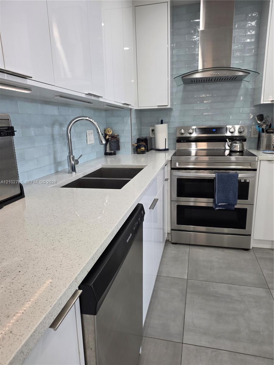 See details 5F 2 / 2 1340 sq. ft. $ 2026-10-07 0 Photo