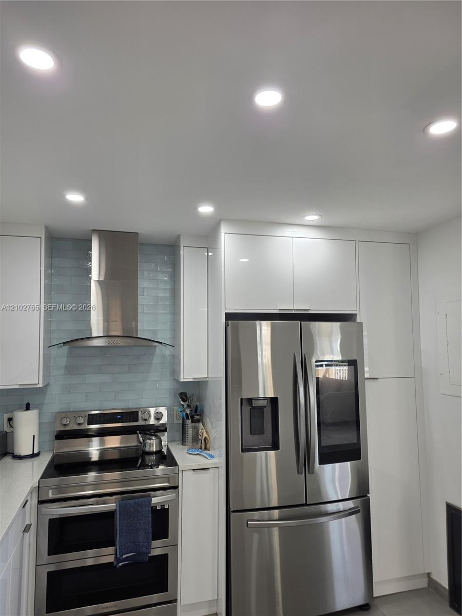 See details 5F 2 / 2 1340 sq. ft. $ 2026-10-07 0 Photo