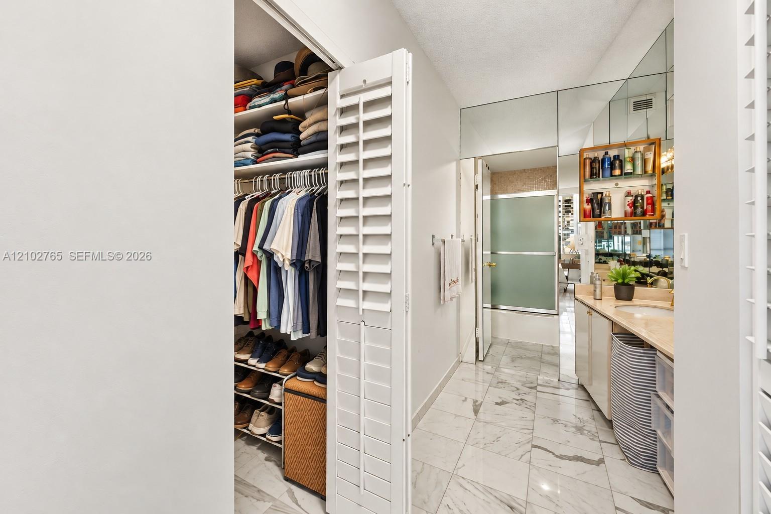 See details 5F 2 / 2 1340 sq. ft. $ 2026-10-07 0 Photo