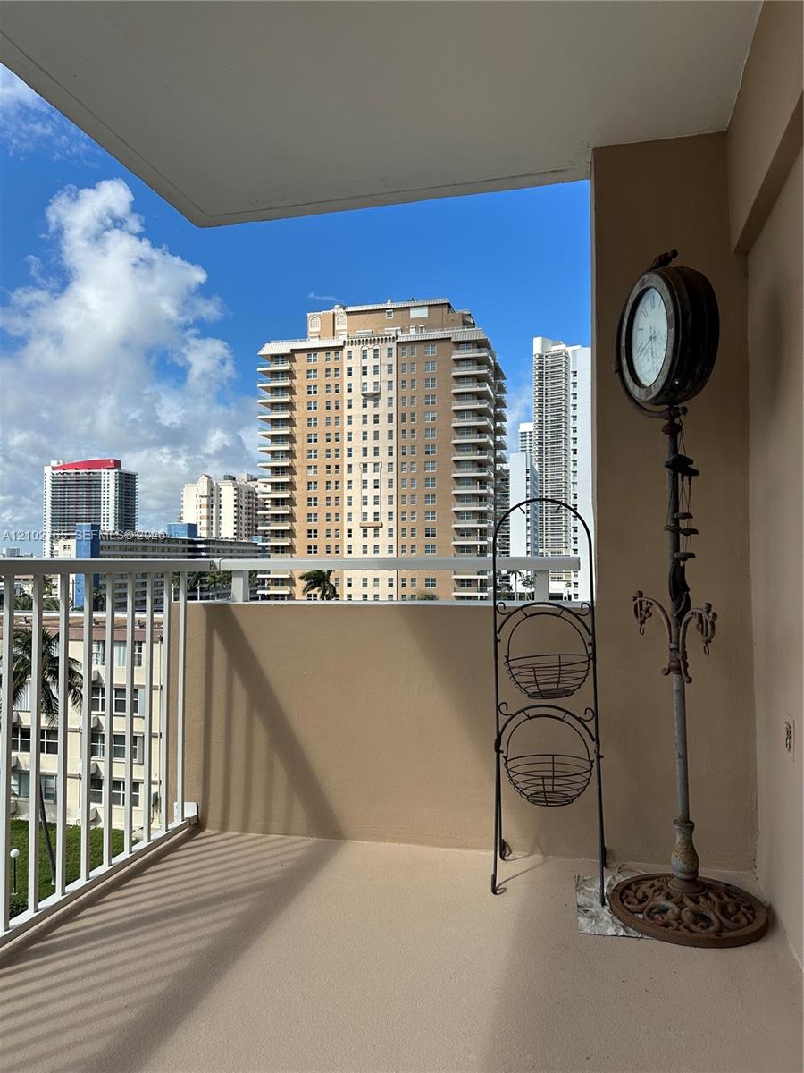 See details 5F 2 / 2 1340 sq. ft. $ 2026-10-07 0 Photo