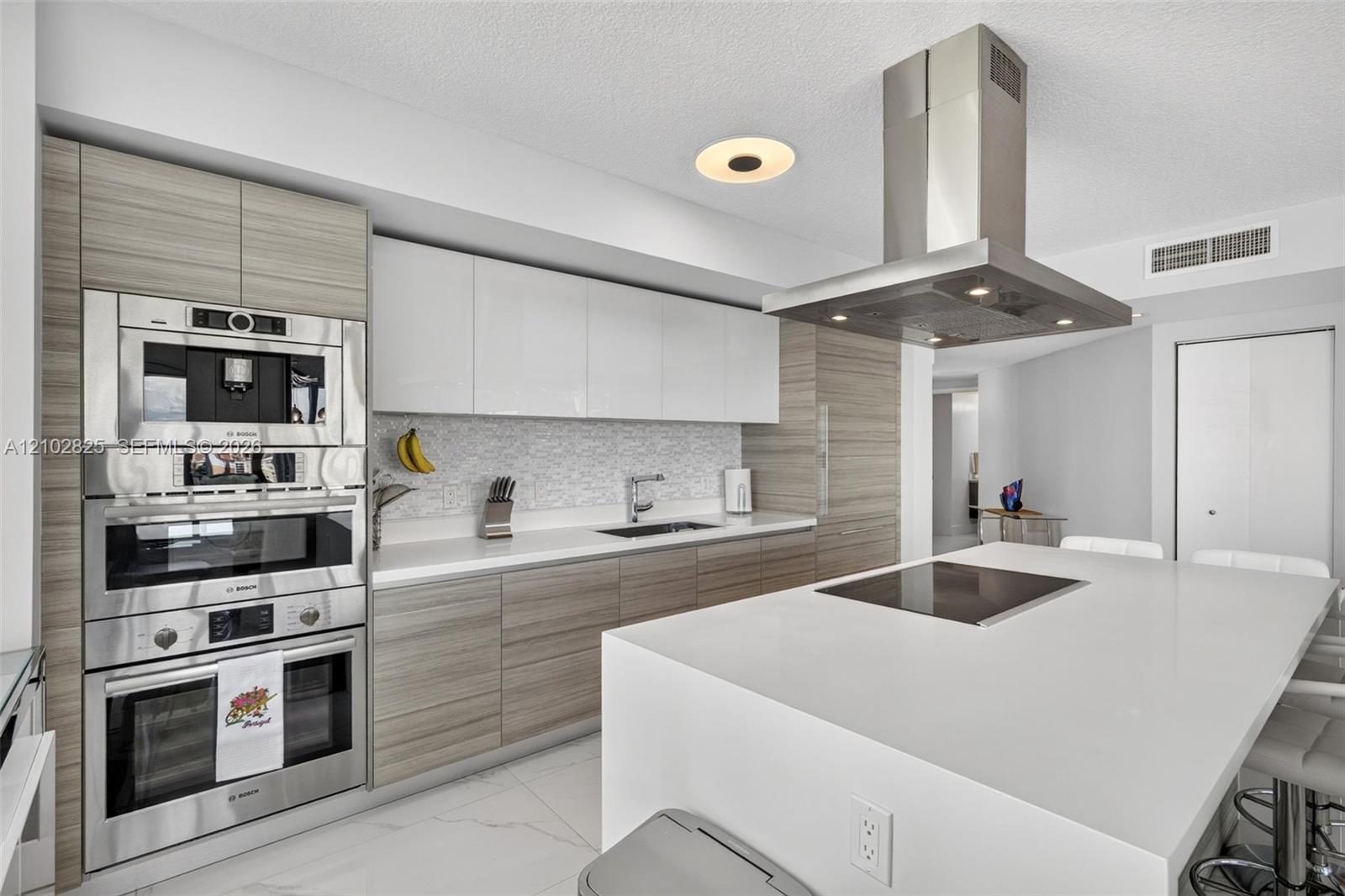 Ver detalles 5-807 3 / 4 1892 sq. ft. $ 2026-10-07 0 foto