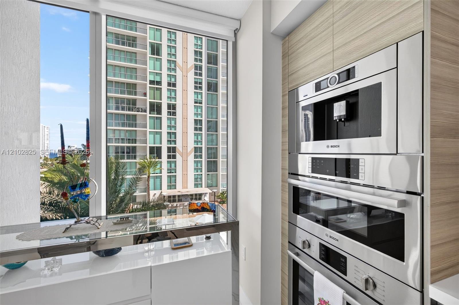 Ver detalles 5-807 3 / 4 1892 sq. ft. $ 2026-10-07 0 foto