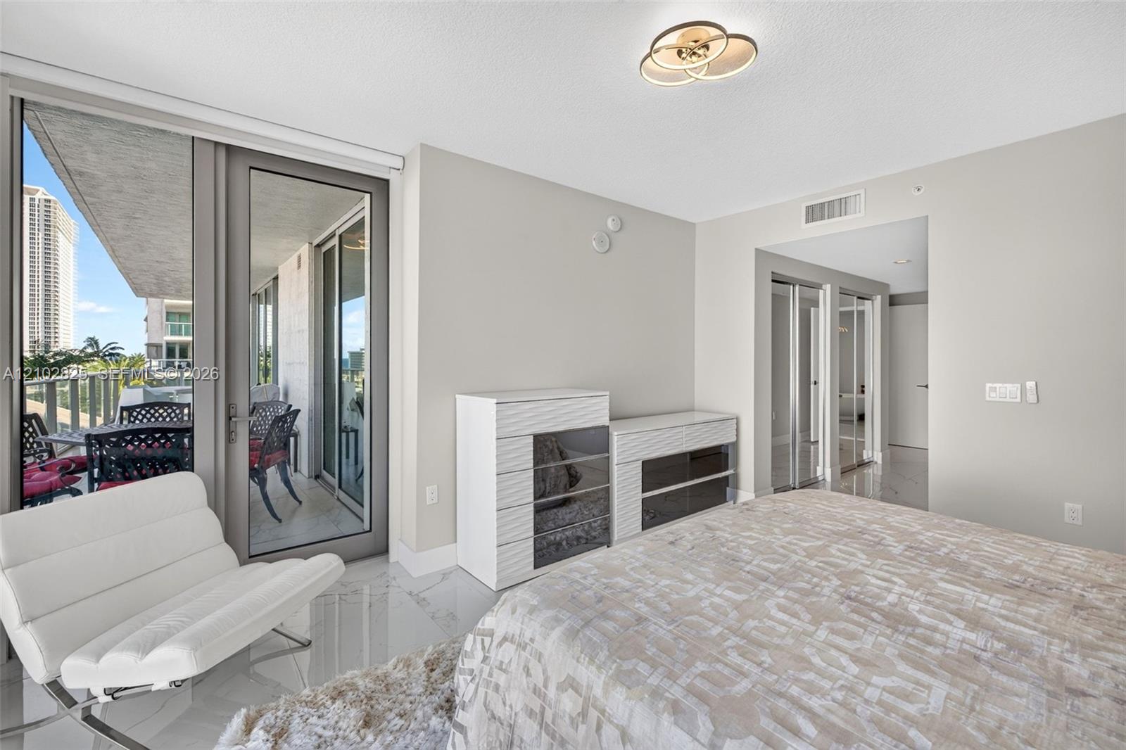Ver detalles 5-807 3 / 4 1892 sq. ft. $ 2026-10-07 0 foto