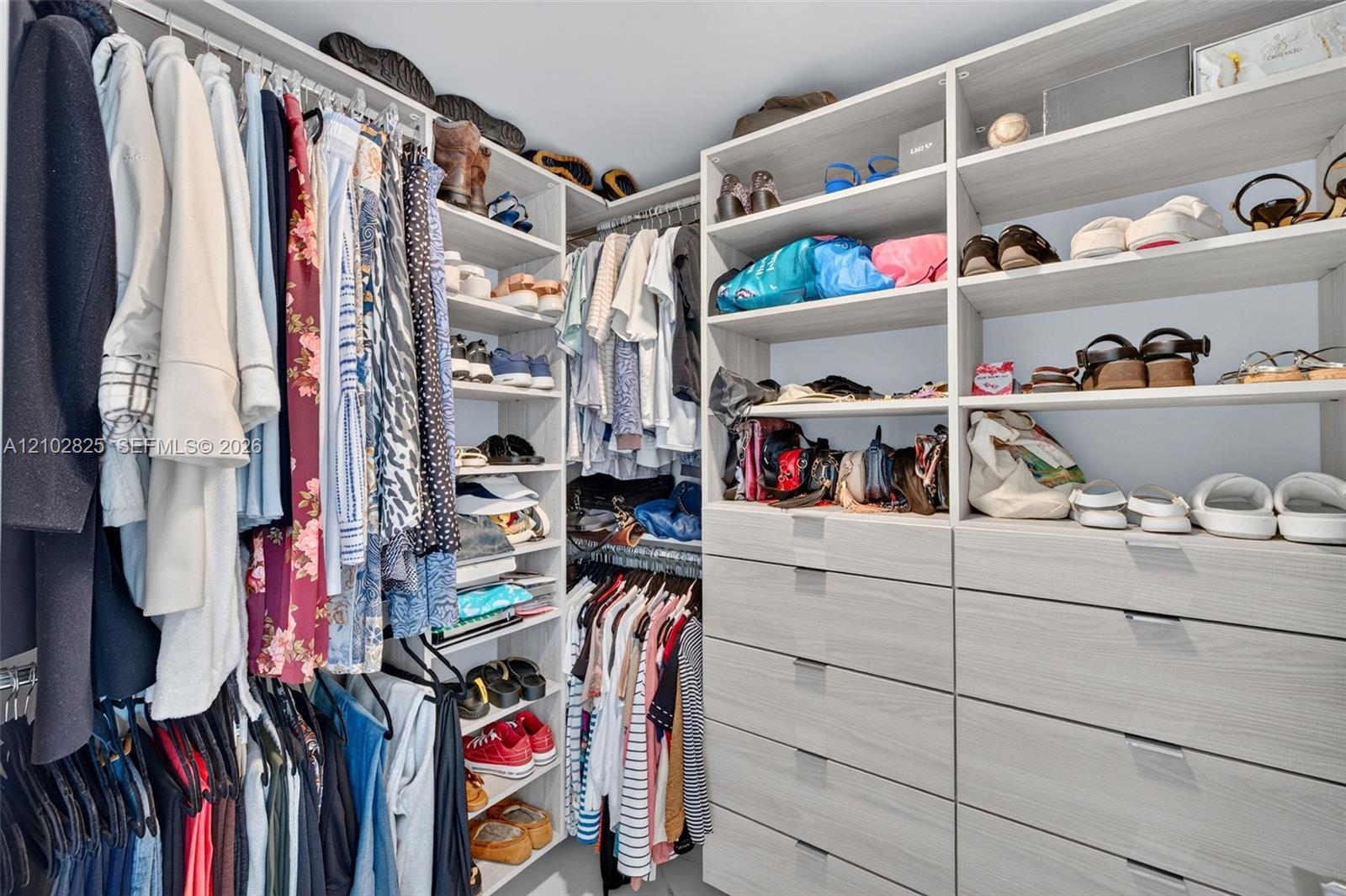 Ver detalles 5-807 3 / 4 1892 sq. ft. $ 2026-10-07 0 foto