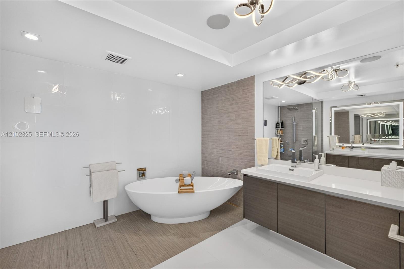 Ver detalles 5-807 3 / 4 1892 sq. ft. $ 2026-10-07 0 foto