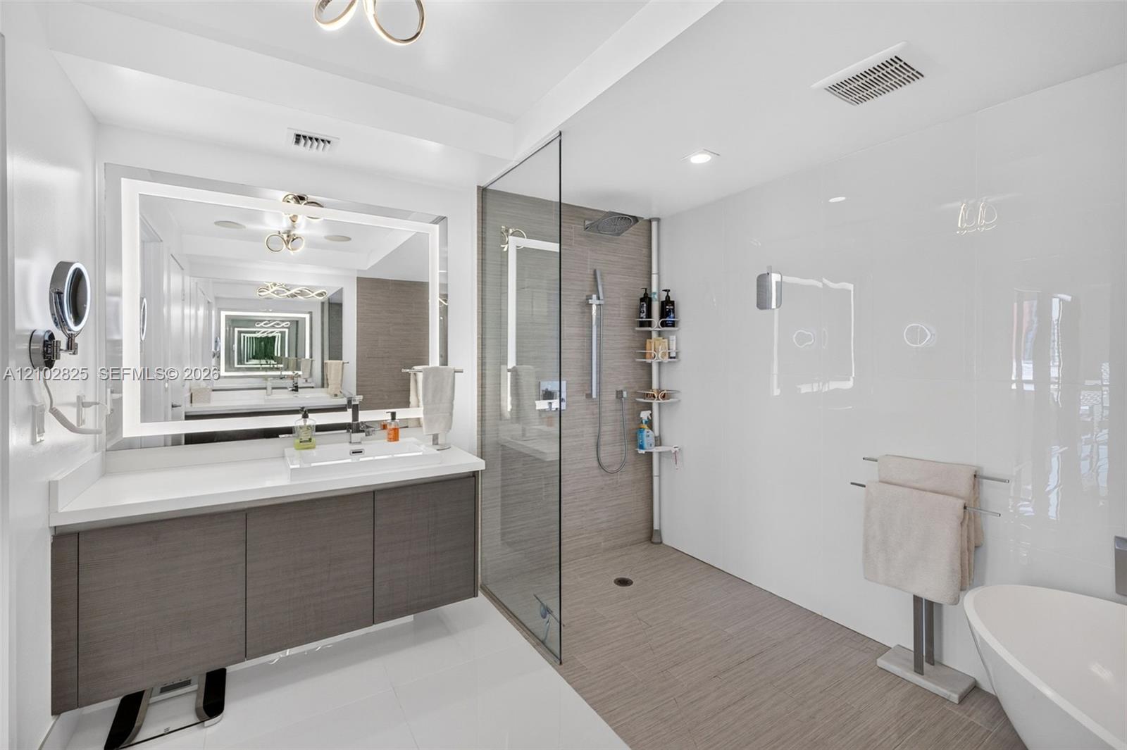 Ver detalles 5-807 3 / 4 1892 sq. ft. $ 2026-10-07 0 foto