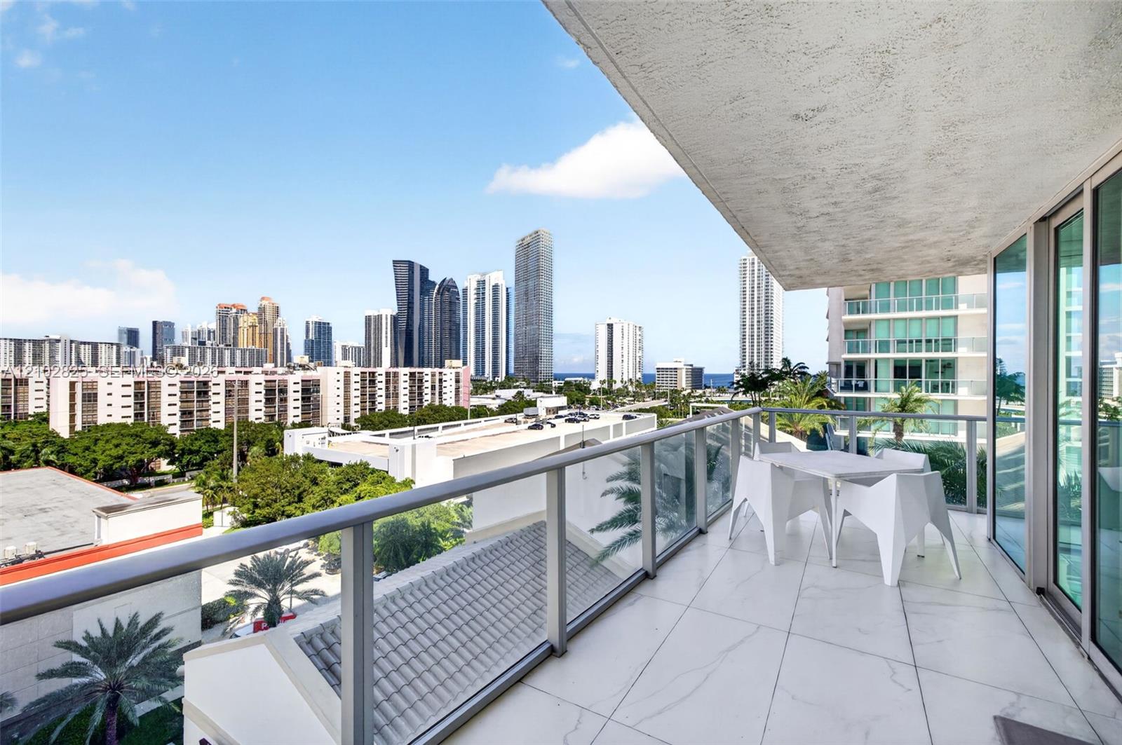Ver detalles 5-807 3 / 4 1892 sq. ft. $ 2026-10-07 0 foto