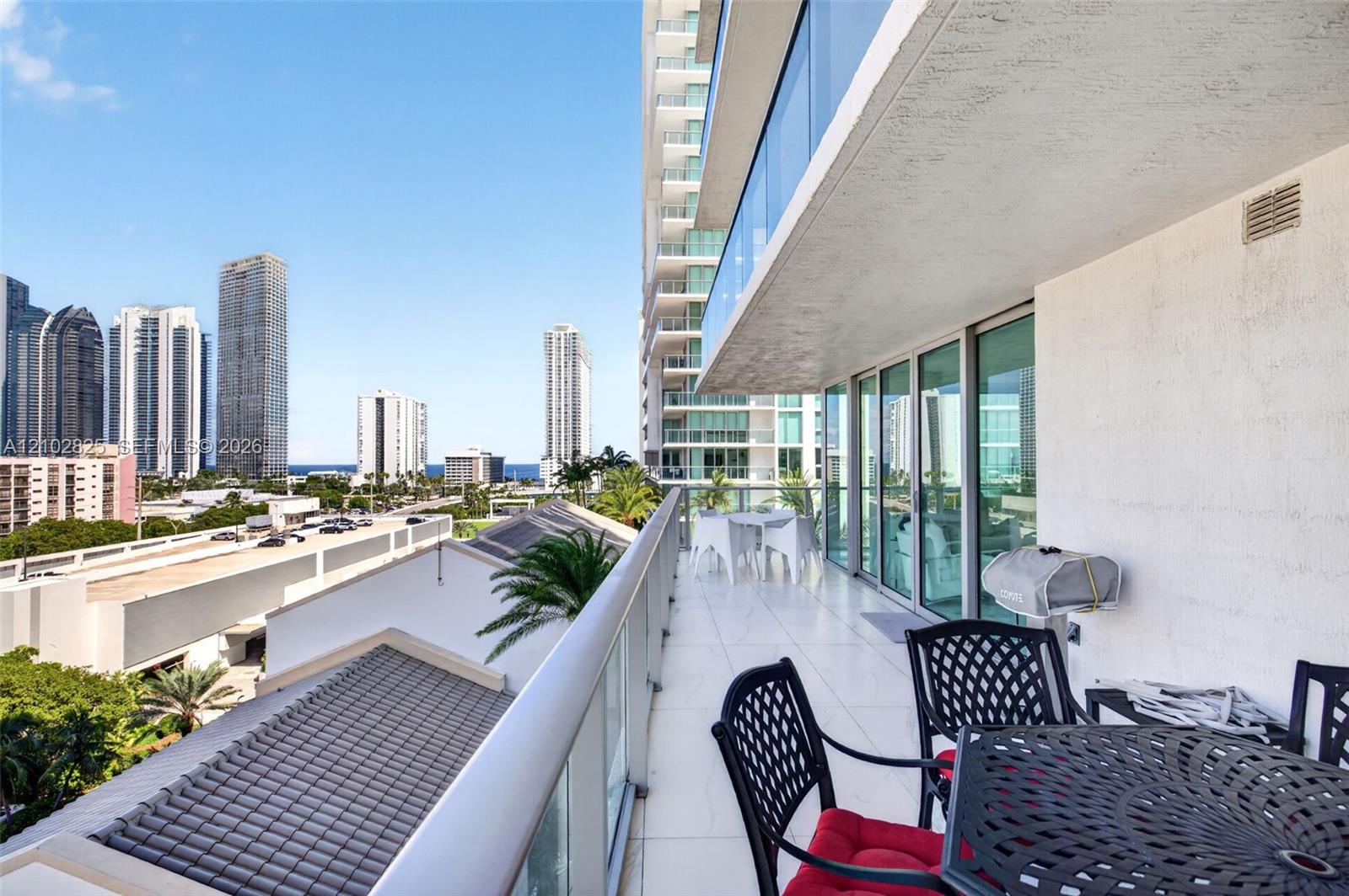 Ver detalles 5-807 3 / 4 1892 sq. ft. $ 2026-10-07 0 foto