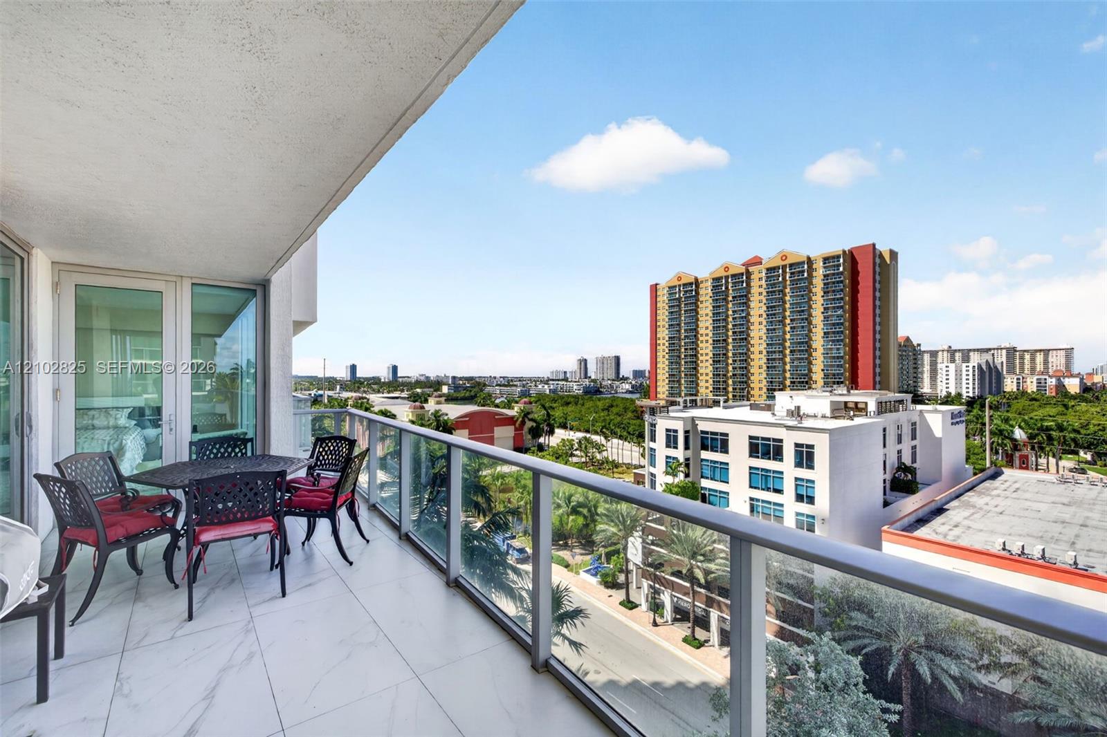Ver detalles 5-807 3 / 4 1892 sq. ft. $ 2026-10-07 0 foto