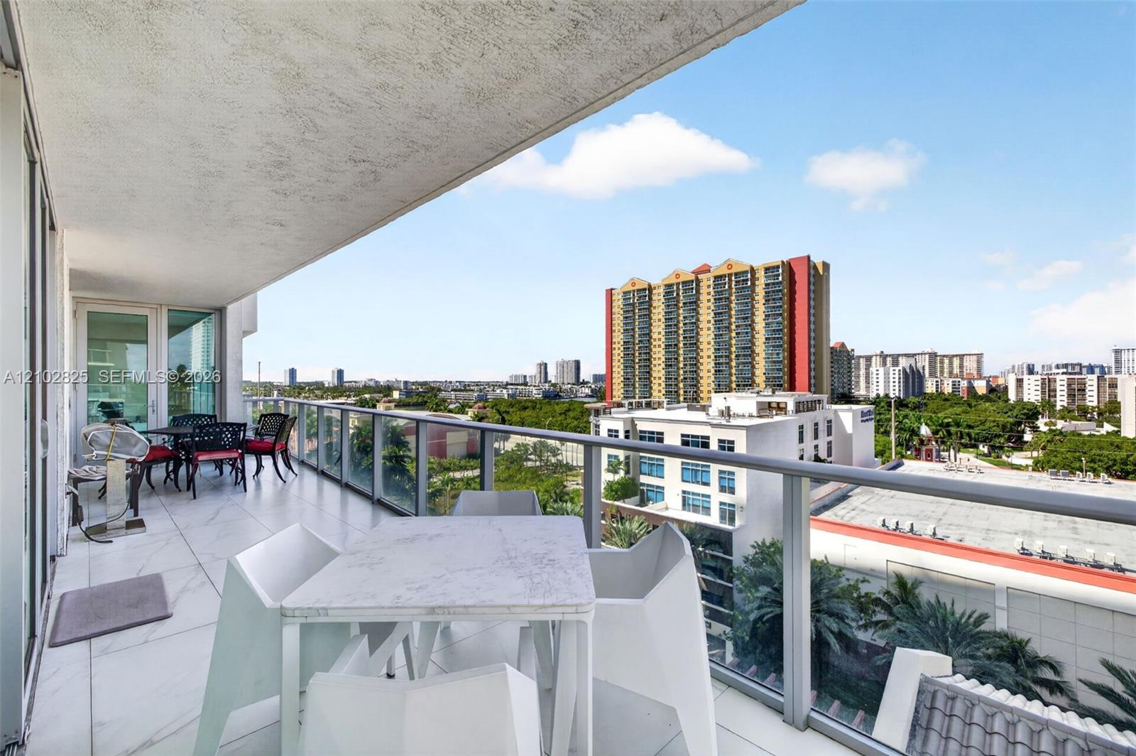 Ver detalles 5-807 3 / 4 1892 sq. ft. $ 2026-10-07 0 foto