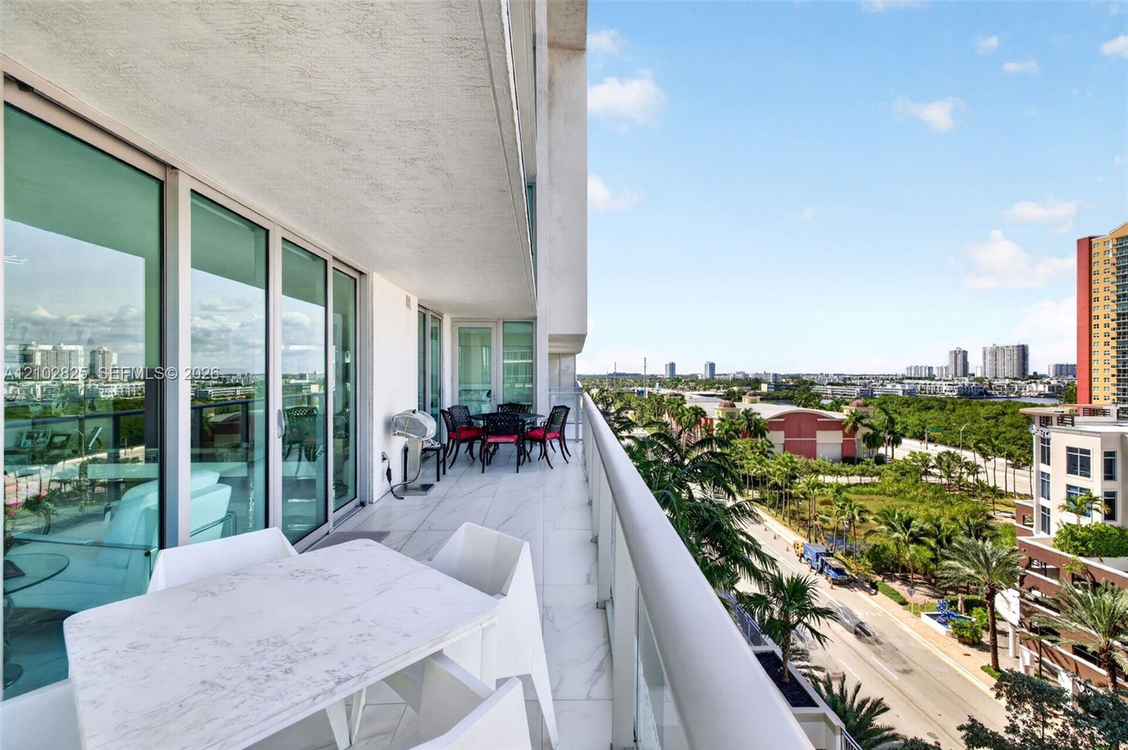 Ver detalles 5-807 3 / 4 1892 sq. ft. $ 2026-10-07 0 foto