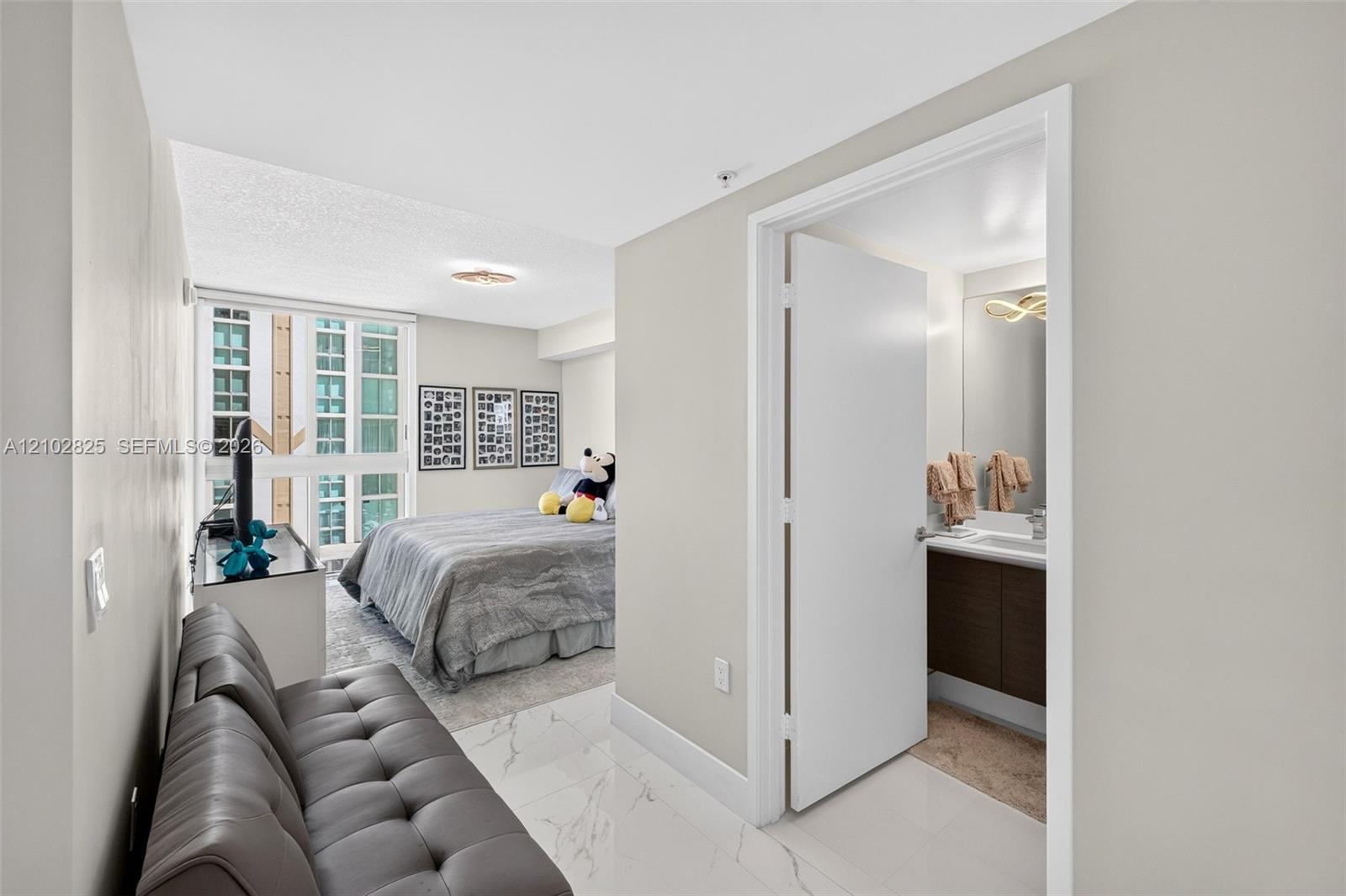 Ver detalles 5-807 3 / 4 1892 sq. ft. $ 2026-10-07 0 foto