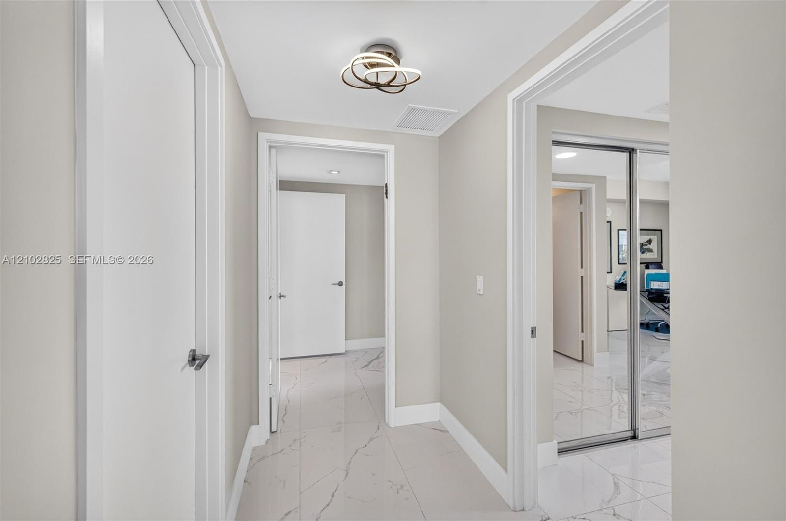 Ver detalles 5-807 3 / 4 1892 sq. ft. $ 2026-10-07 0 foto
