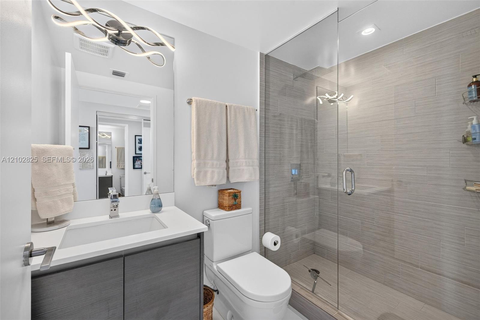 Ver detalles 5-807 3 / 4 1892 sq. ft. $ 2026-10-07 0 foto