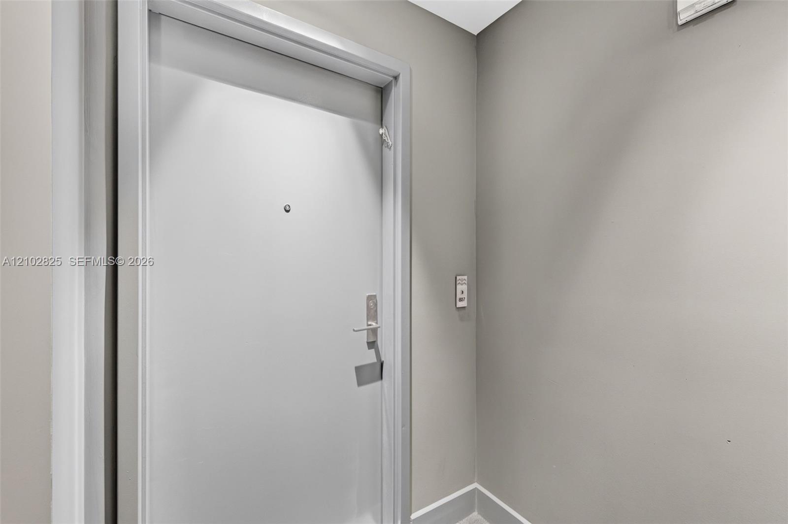 Ver detalles 5-807 3 / 4 1892 sq. ft. $ 2026-10-07 0 foto