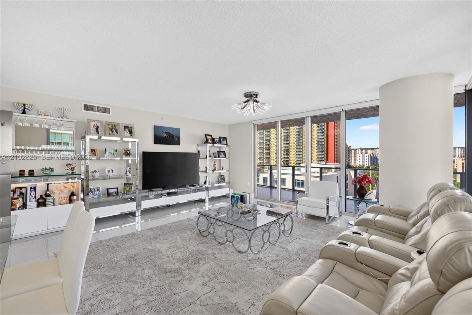 Ver detalles 5-807 3 / 4 1892 sq. ft. $ 2026-10-07 0 foto