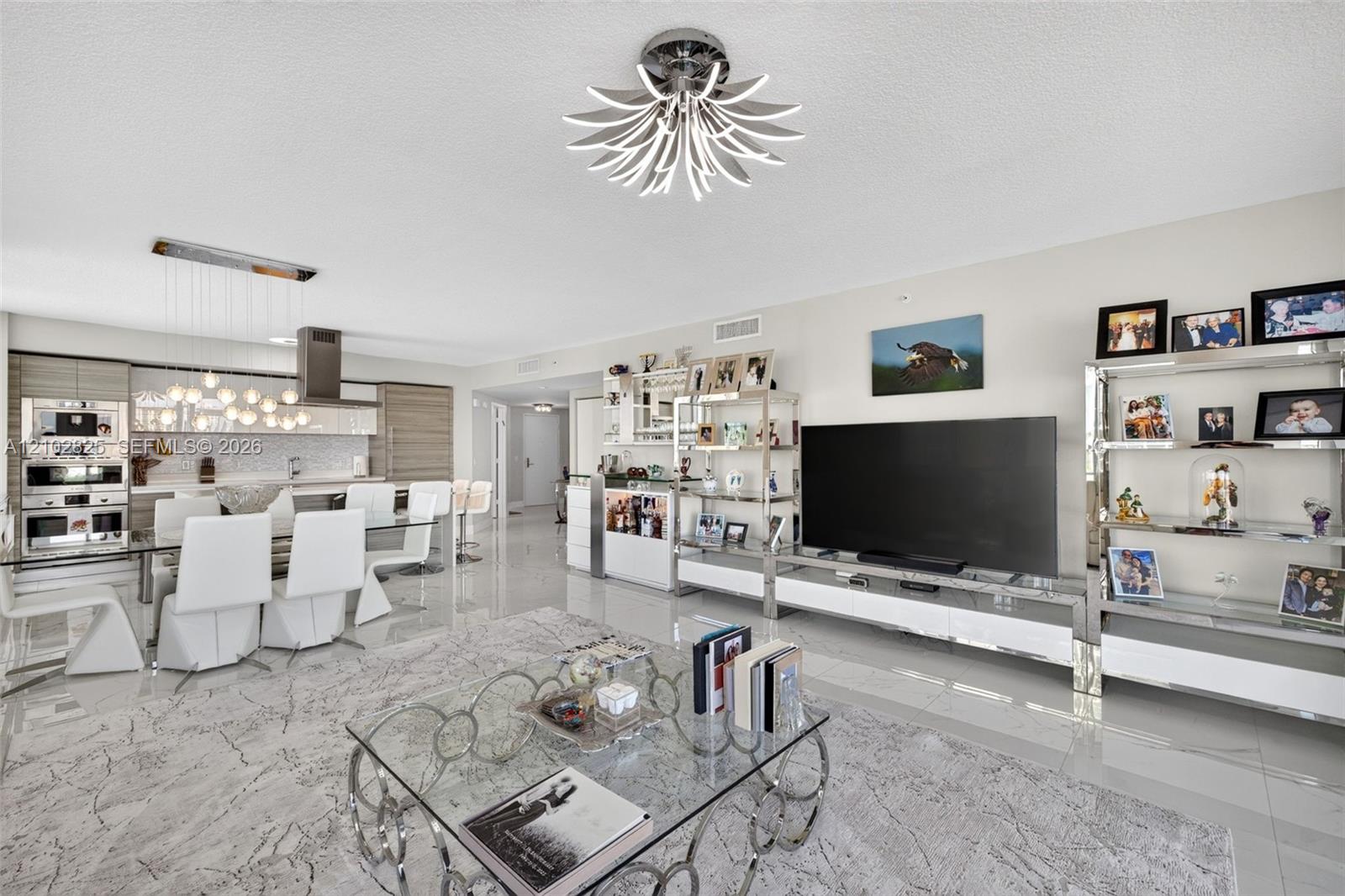 Ver detalles 5-807 3 / 4 1892 sq. ft. $ 2026-10-07 0 foto