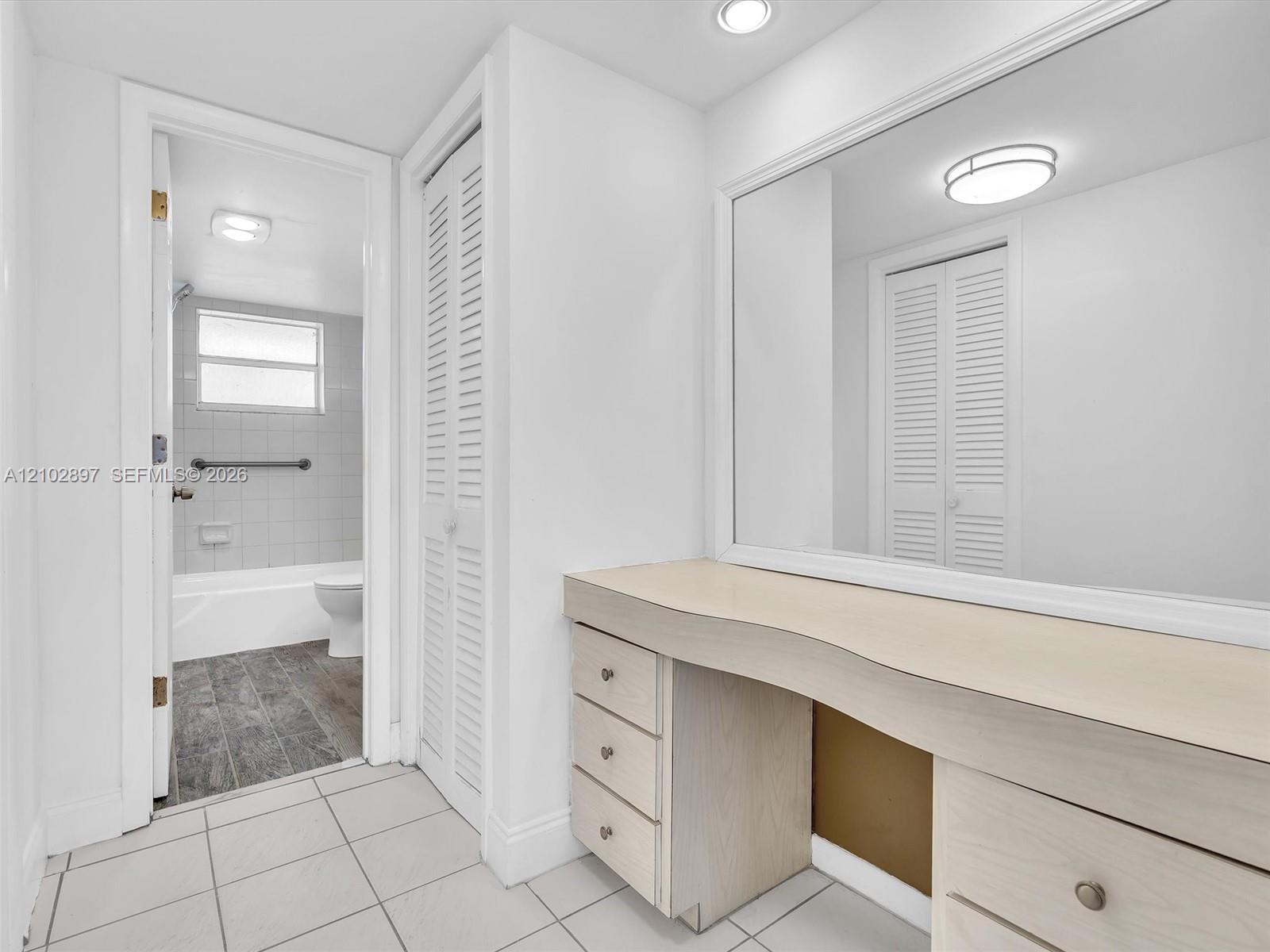 405 1 / 2 775 sq. ft. $ 2026-10-07 0 foto