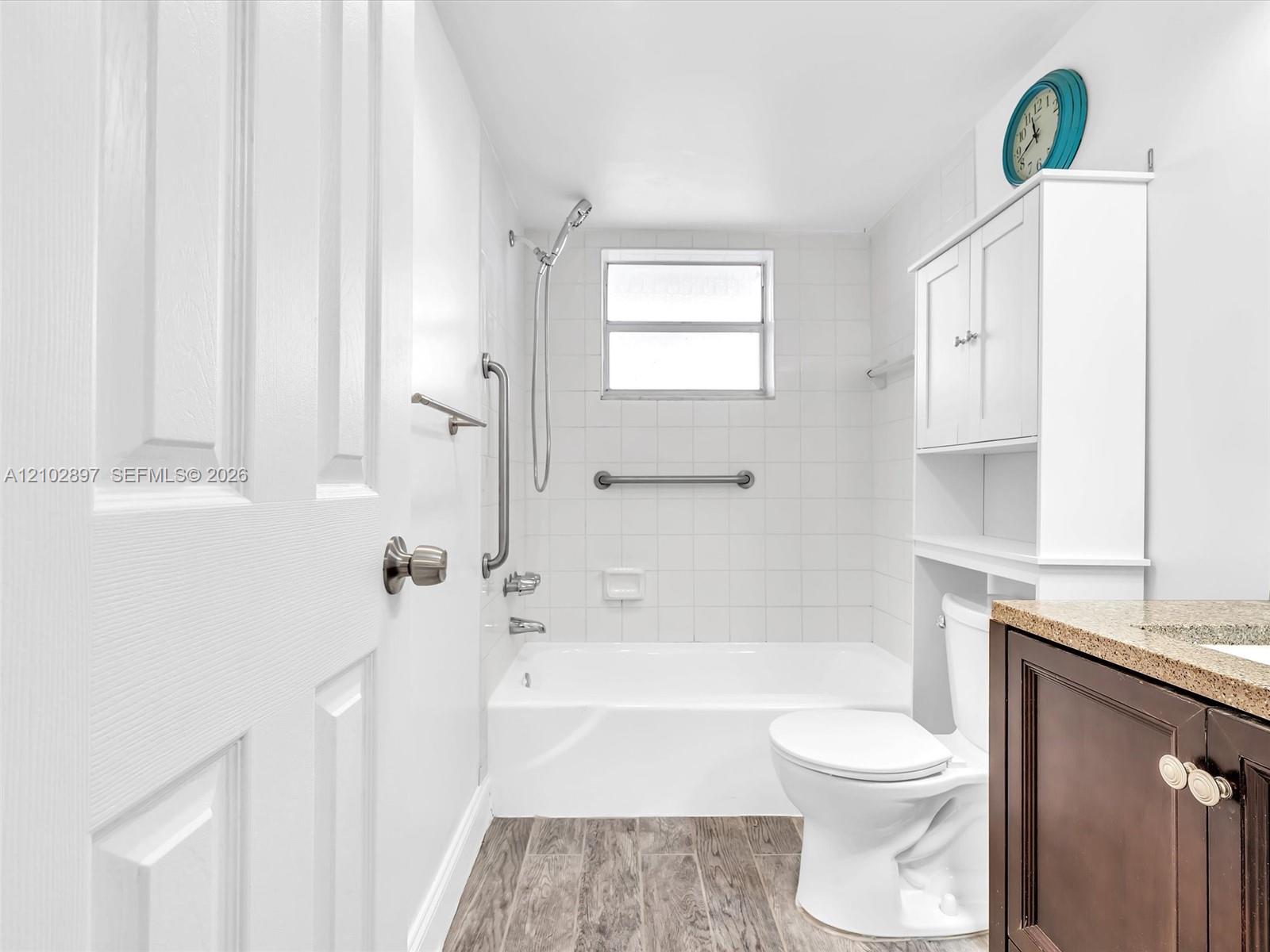405 1 / 2 775 sq. ft. $ 2026-10-07 0 foto