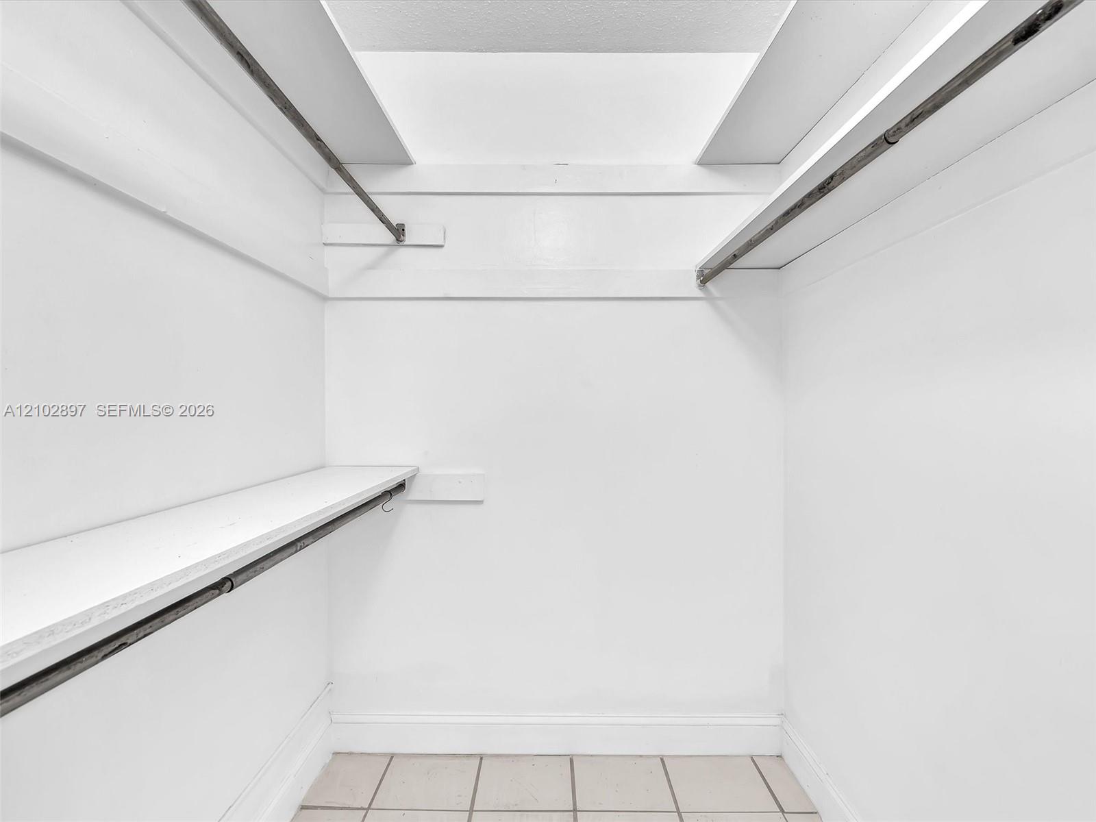 405 1 / 2 775 sq. ft. $ 2026-10-07 0 foto