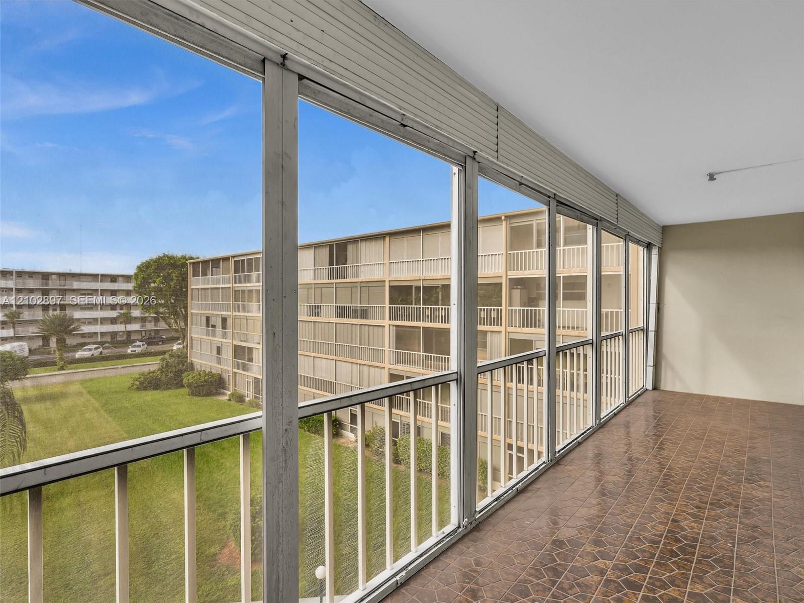 405 1 / 2 775 sq. ft. $ 2026-10-07 0 foto