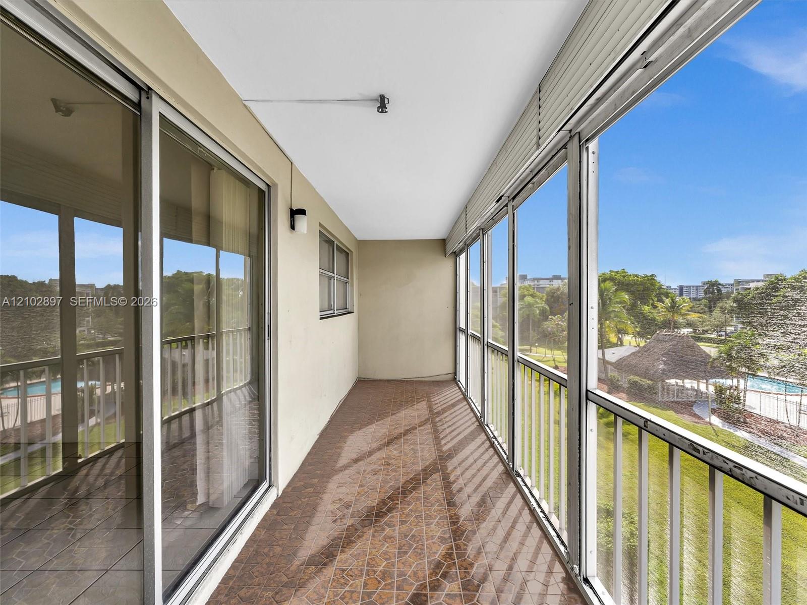 405 1 / 2 775 sq. ft. $ 2026-10-07 0 foto