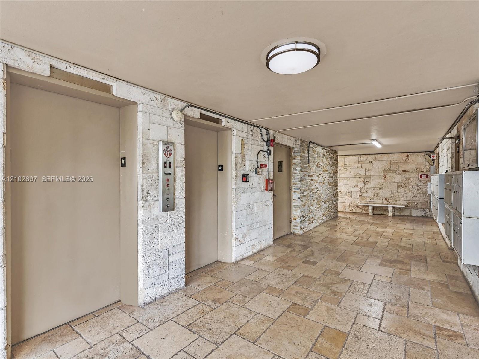 405 1 / 2 775 sq. ft. $ 2026-10-07 0 foto