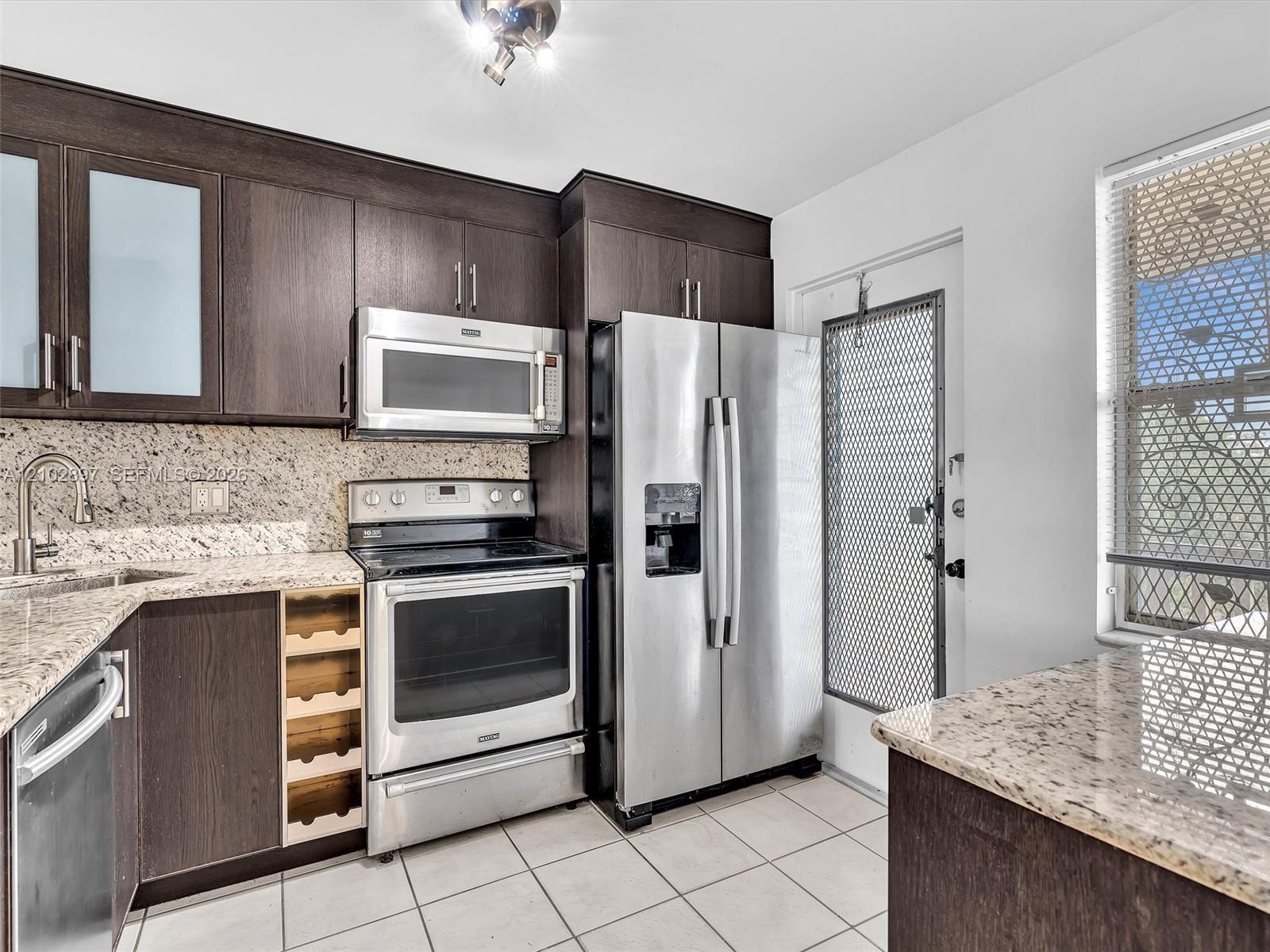 405 1 / 2 775 sq. ft. $ 2026-10-07 0 foto