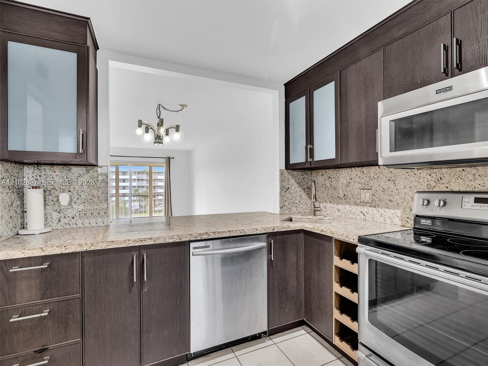 405 1 / 2 775 sq. ft. $ 2026-10-07 0 foto