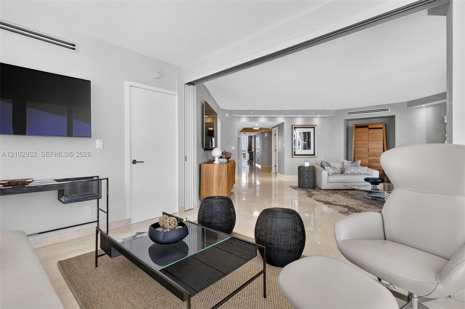 See details 2809 2 / 3 2730 sq. ft. $ 2026-10-07 0 Photo