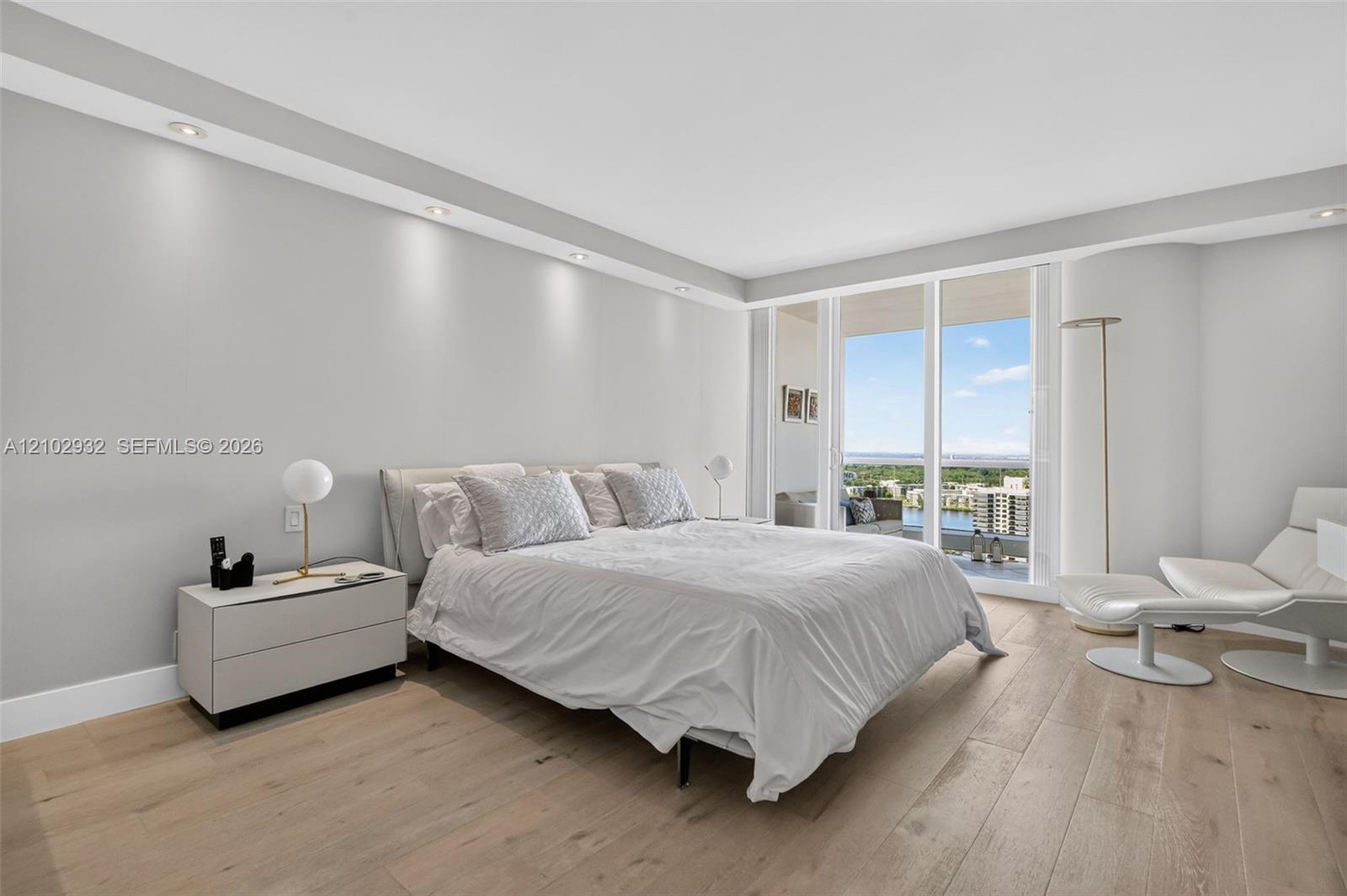 See details 2809 2 / 3 2730 sq. ft. $ 2026-10-07 0 Photo
