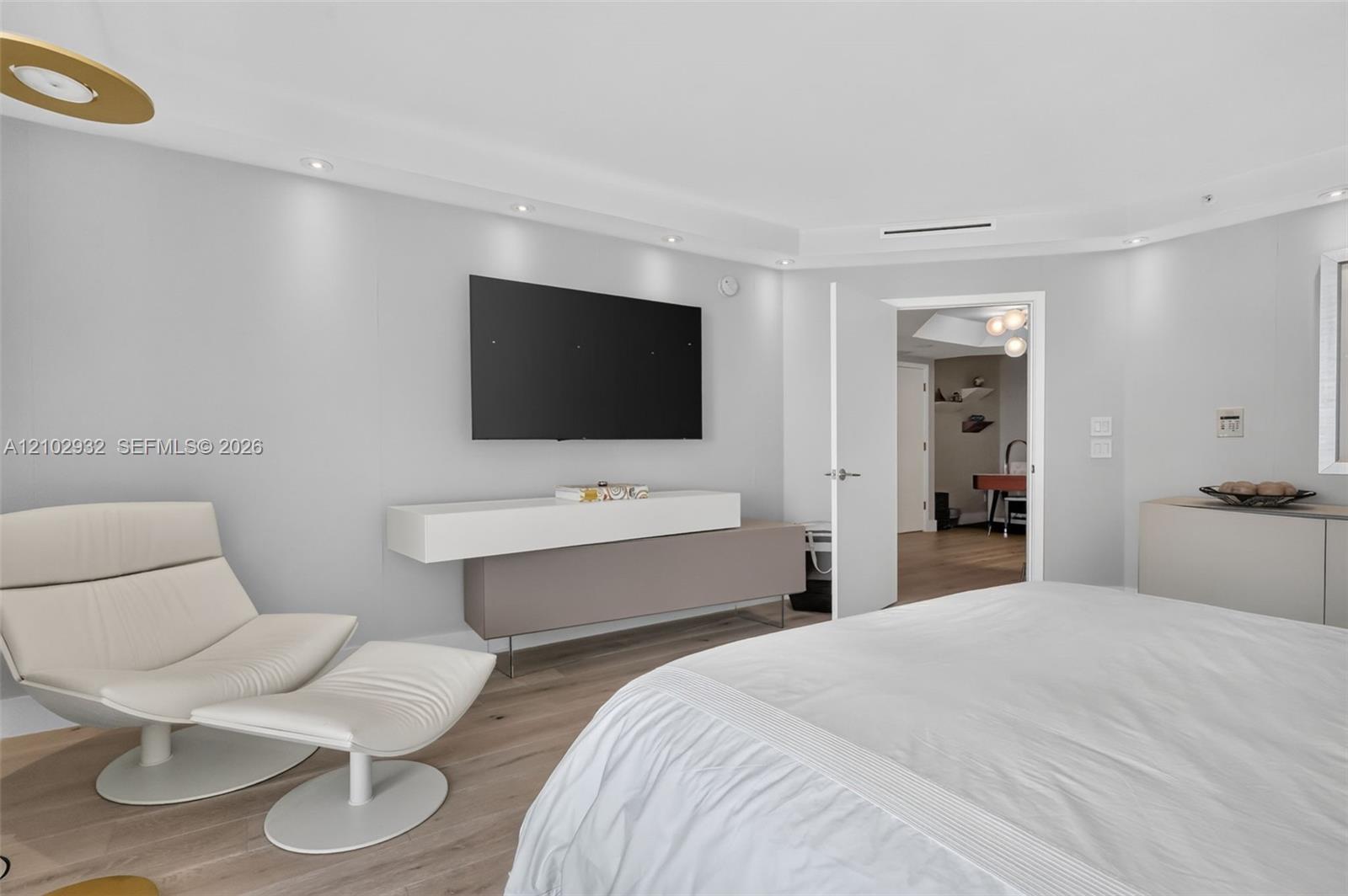 See details 2809 2 / 3 2730 sq. ft. $ 2026-10-07 0 Photo