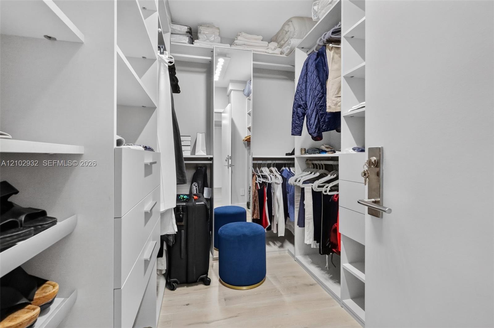 See details 2809 2 / 3 2730 sq. ft. $ 2026-10-07 0 Photo