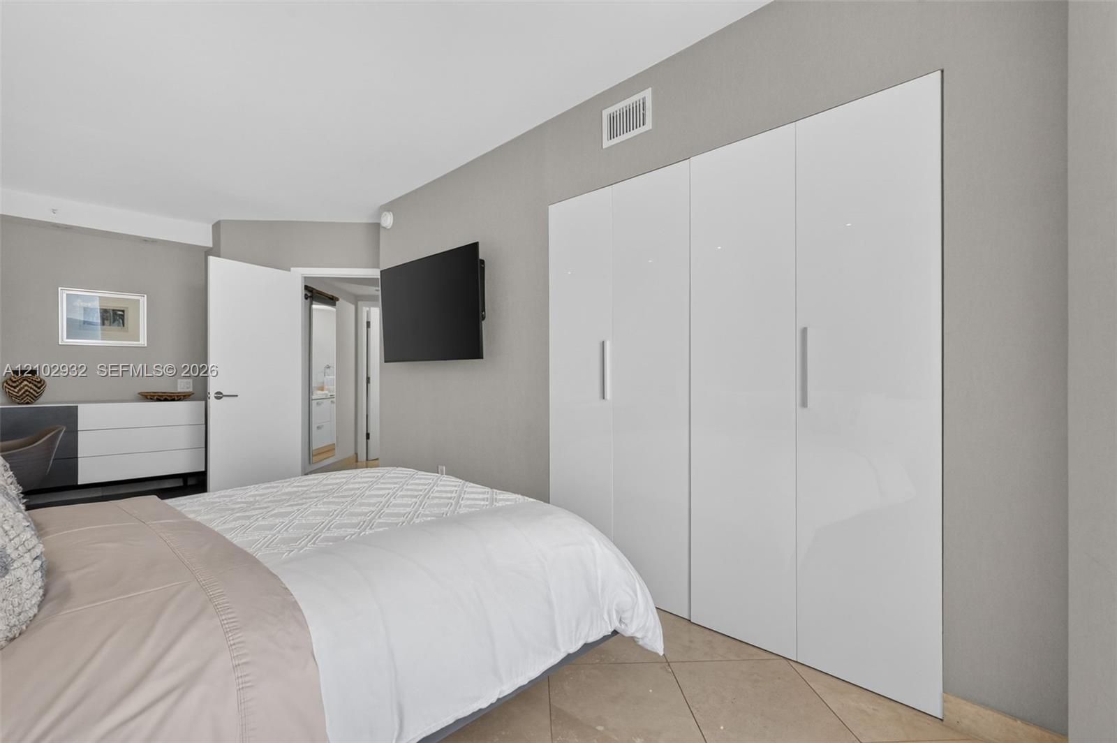 See details 2809 2 / 3 2730 sq. ft. $ 2026-10-07 0 Photo