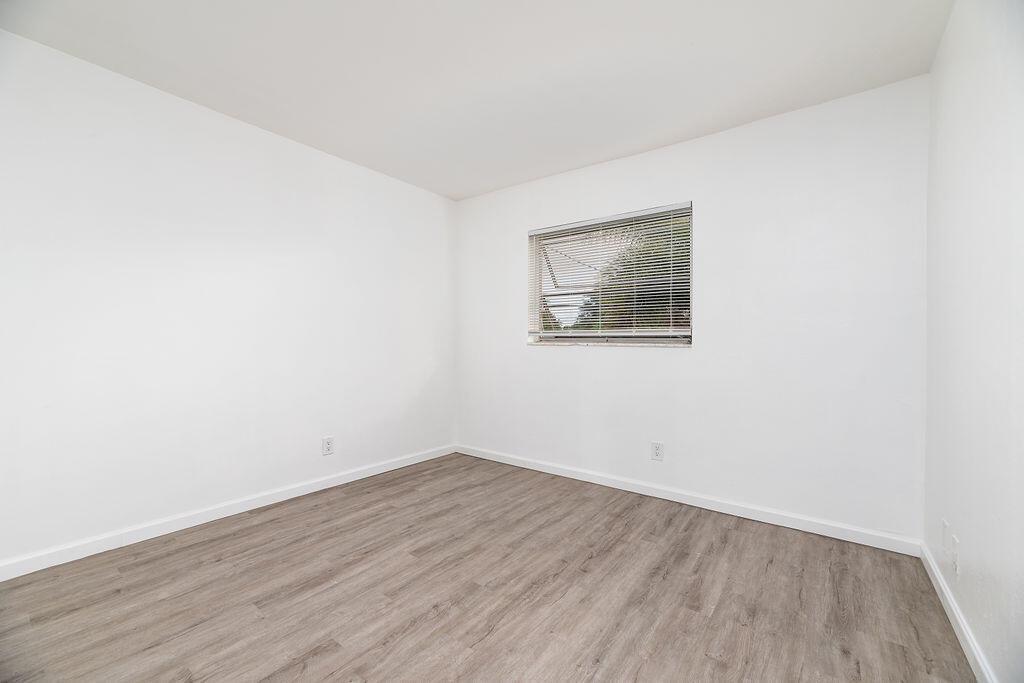   / 0 21516 sq. ft. $ 2026-10-09 0 foto
