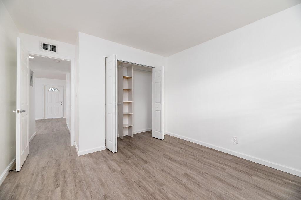   / 0 21516 sq. ft. $ 2026-10-09 0 foto