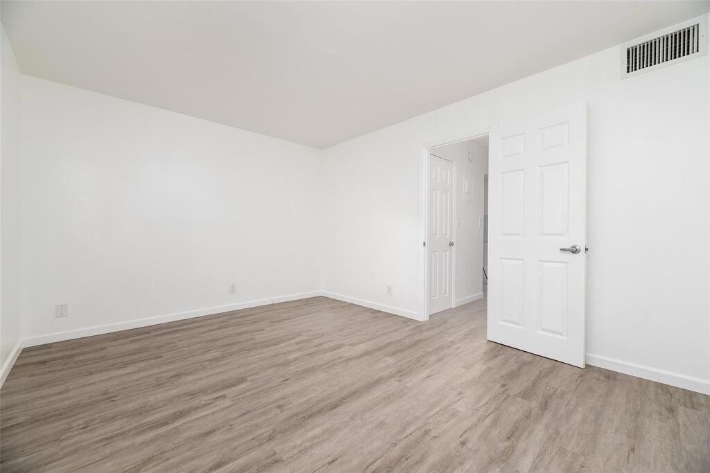   / 0 21516 sq. ft. $ 2026-10-09 0 foto
