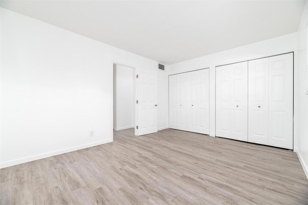   / 0 21516 sq. ft. $ 2026-10-09 0 foto