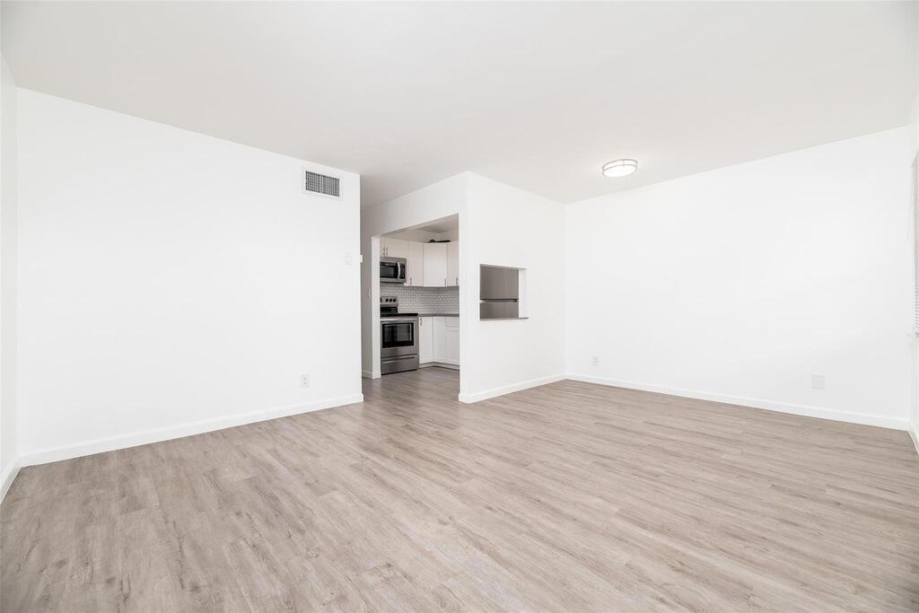   / 0 21516 sq. ft. $ 2026-10-09 0 foto