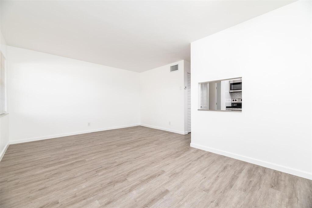   / 0 21516 sq. ft. $ 2026-10-09 0 foto